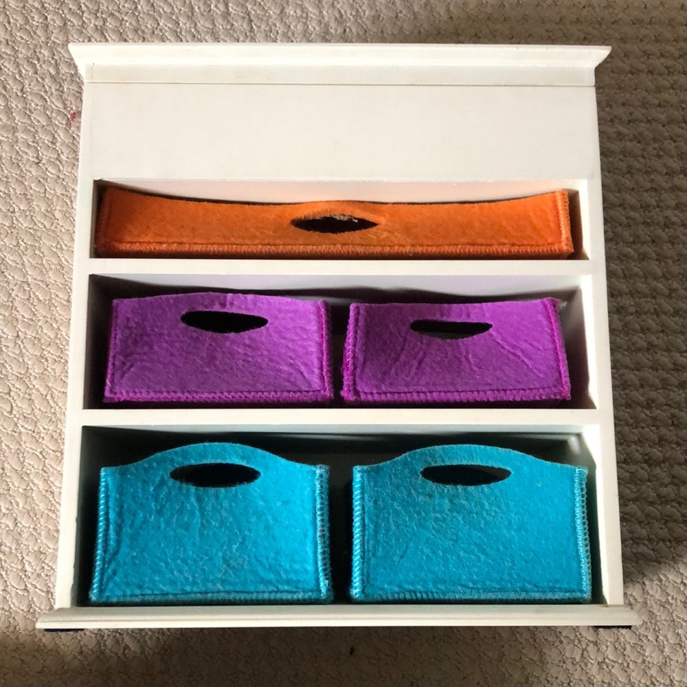 Jewelry box with felt drawers